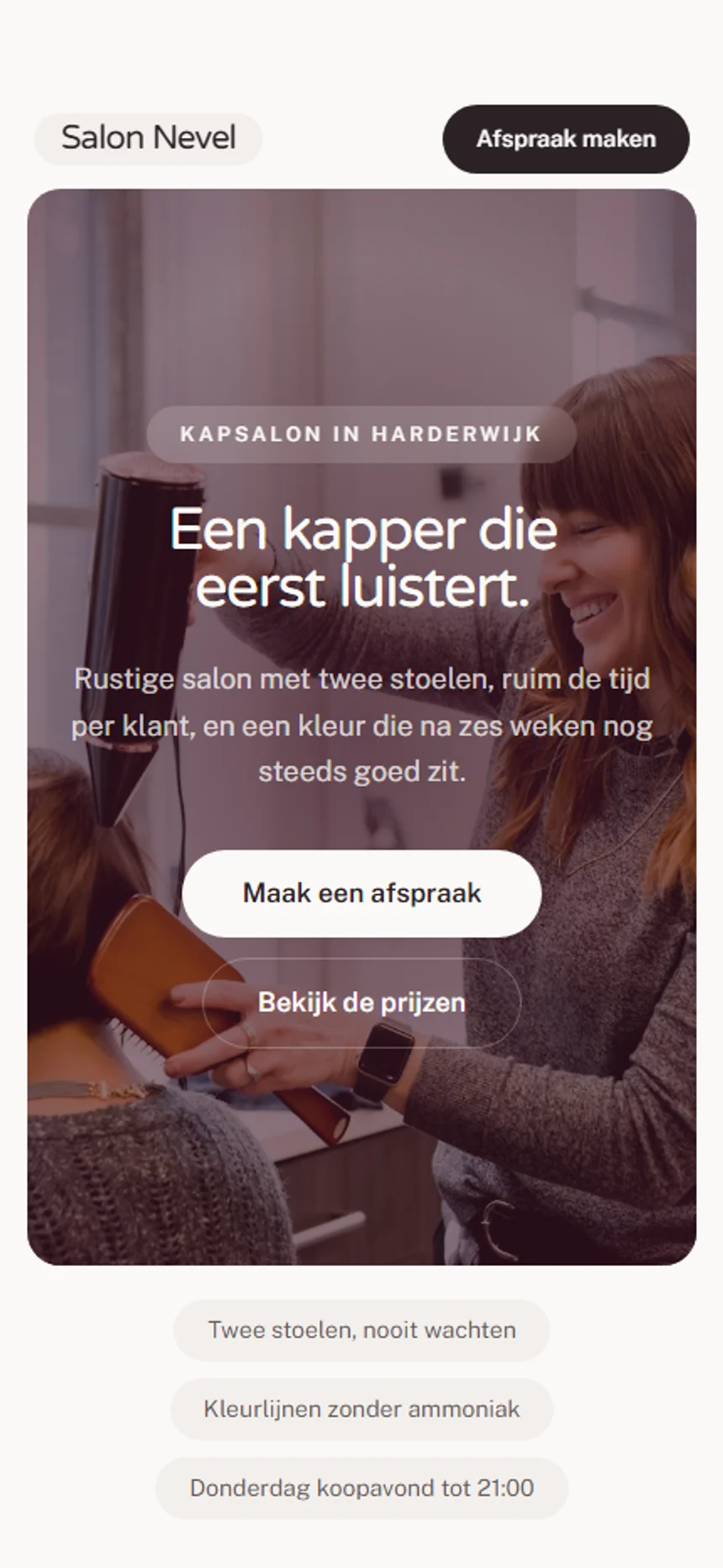 De voorbeeldsite voor Salon Nevel op een telefoon
